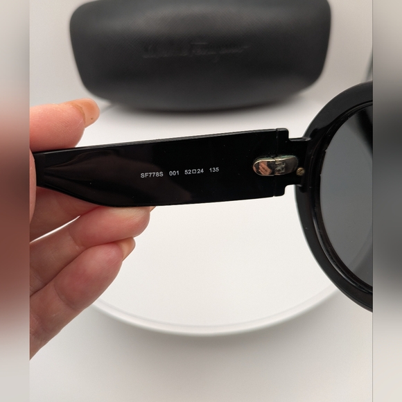 Salvatore Ferragamo Black Oval Sunglasses Excellent Used Condition - Picture 5 of 6